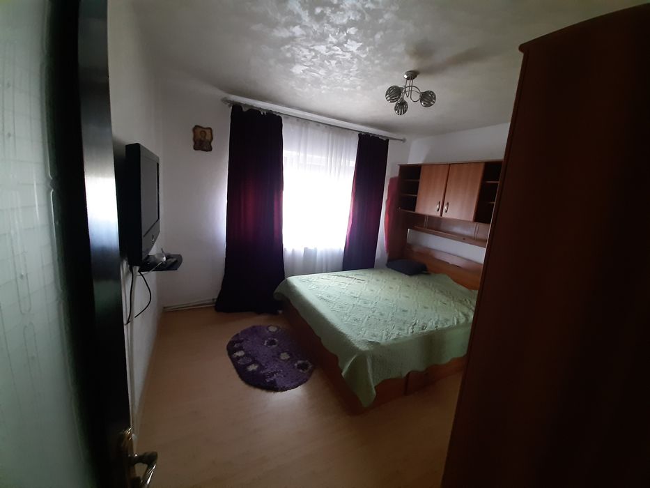 Vând apartament cu 2 camere decomandat Gura Leului