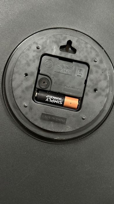 Стенен часовник .