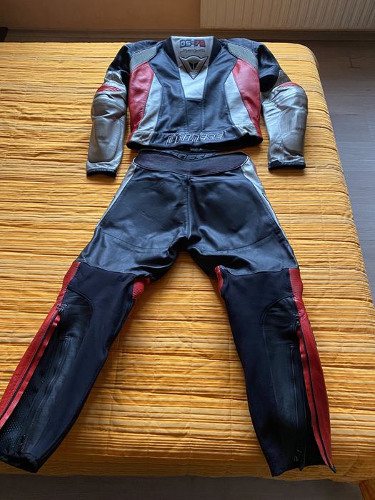 мото екип Dainese 2 части (свързващ цип на кръста)+2 слайдера Daines