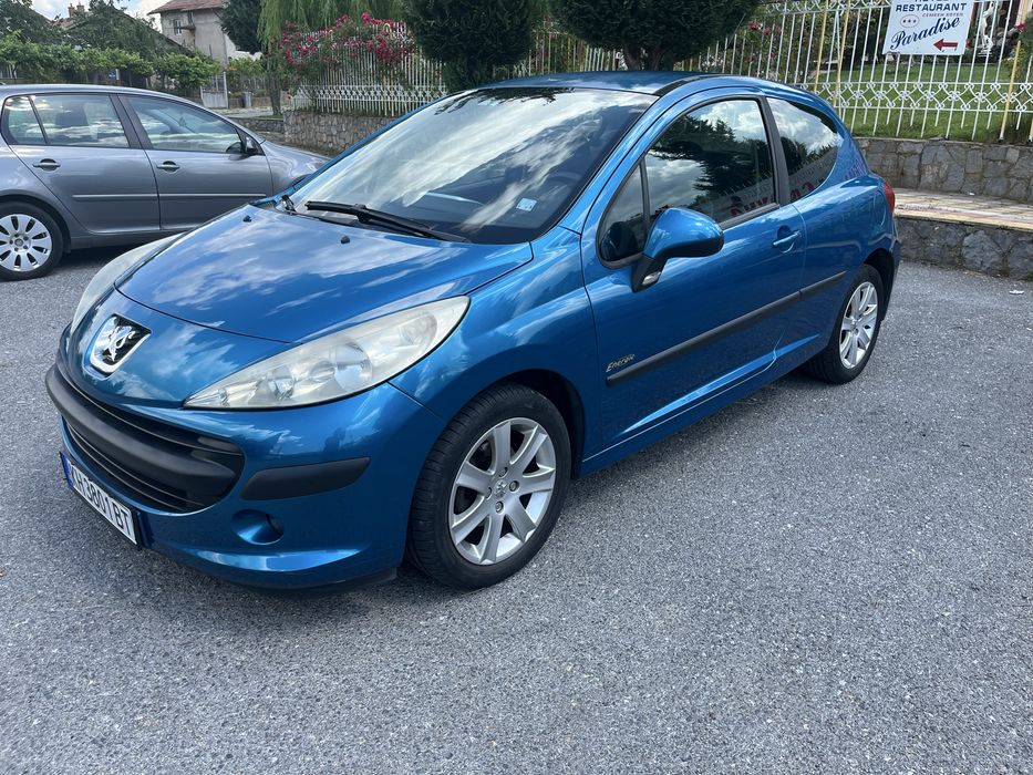 Продавам Пежо 207