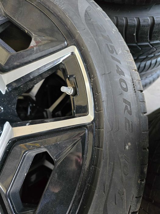 Jante BMW XM G09  Anvelope vara noi Pirelli PZ4 * 315 35 R22