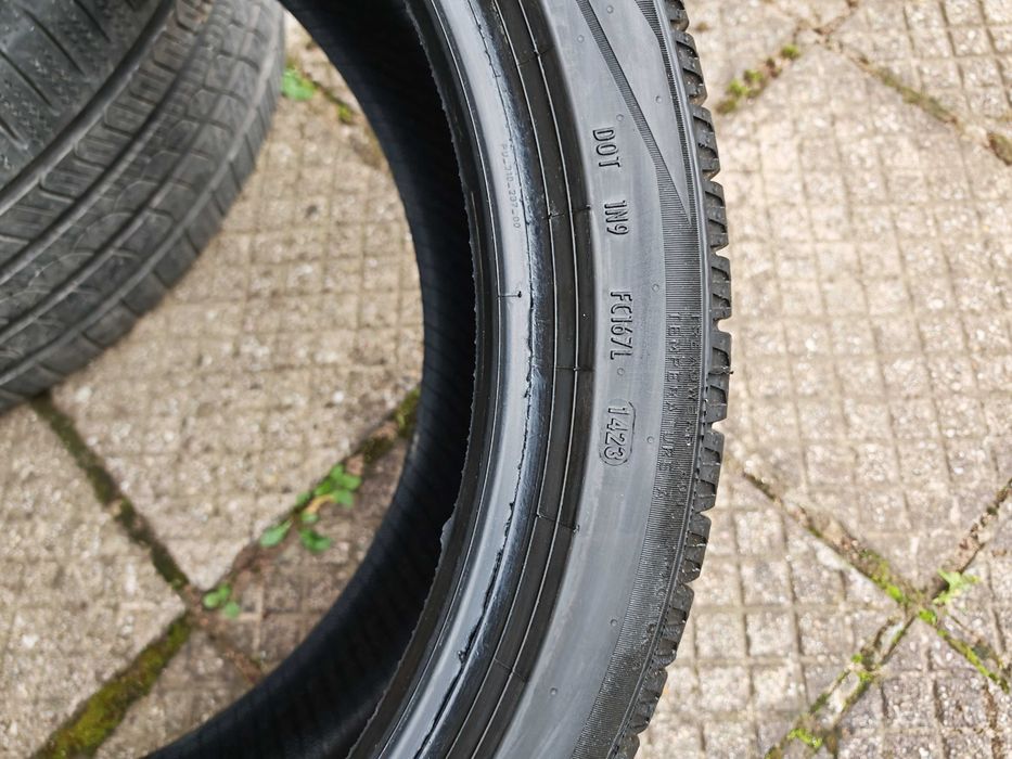 гуми 235 40 19 дот22,23г.