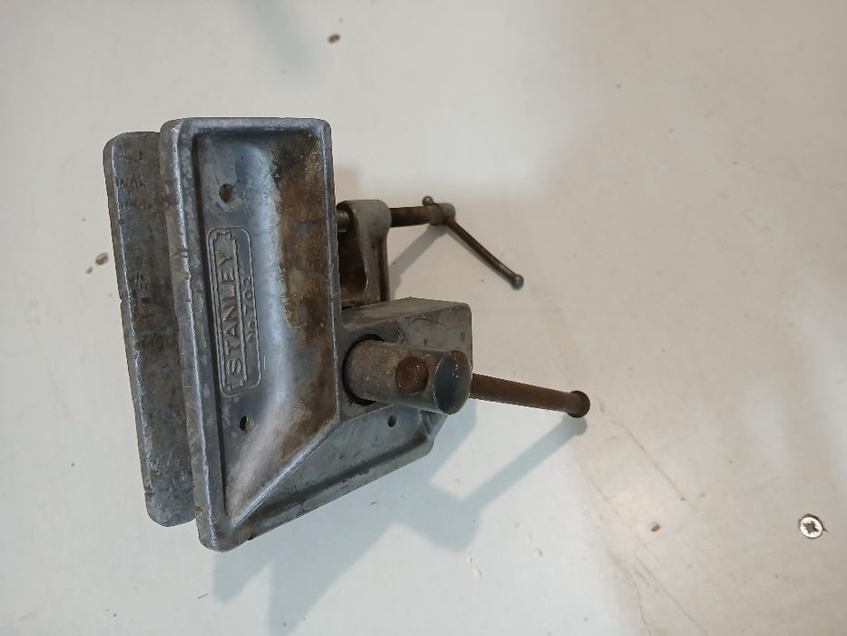 Продавам менгеме