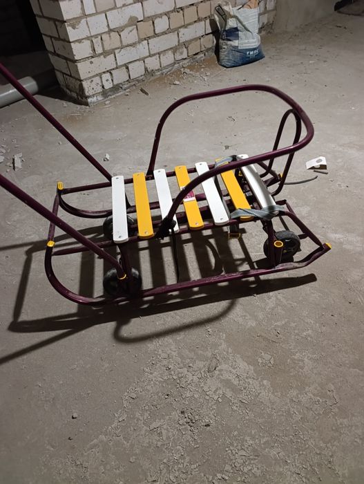 Продам санки в хорошем состоянии.