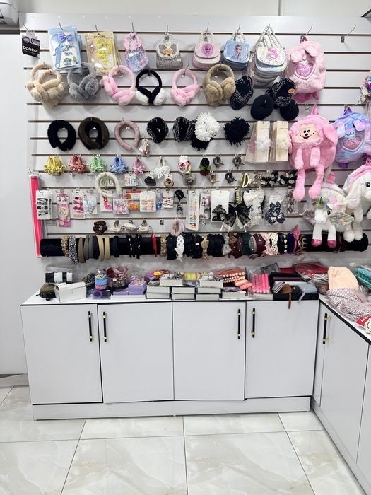 Srochna arzonga vitrina sotiladi