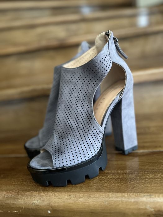 Туфли серого цвета,летние,удобные