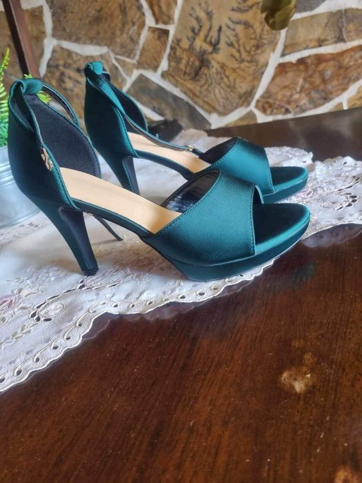 Токчета с отвор отпред