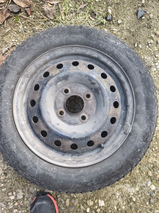 ,2бр. Гуми с джанти Волво в40