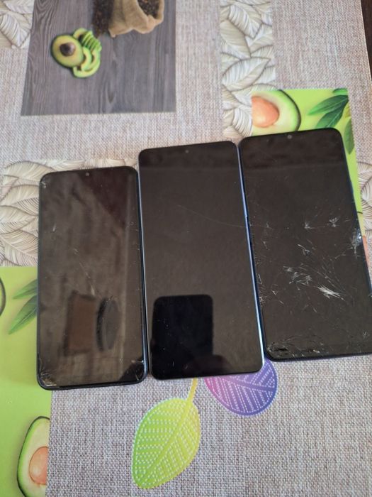 Vand 3 telefoane displei spart
