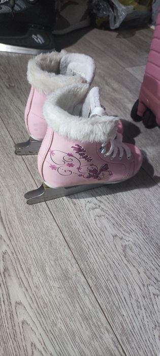 Продам детские коньки для девочки