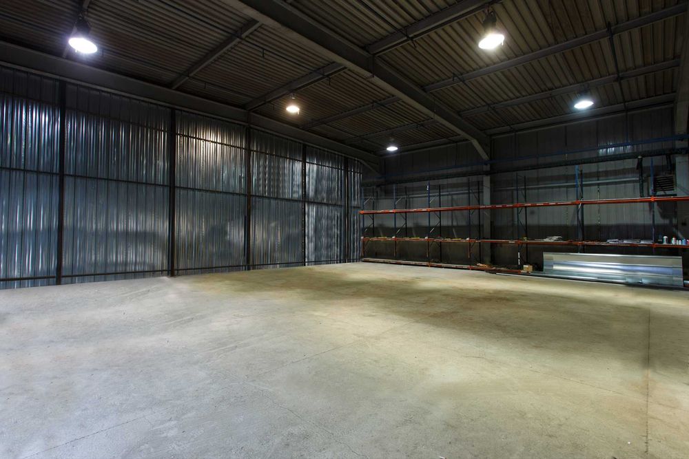 Дава се под наем Склад в София, НПЗ Изток - 400 кв.м за 2640 € - Снимка #1