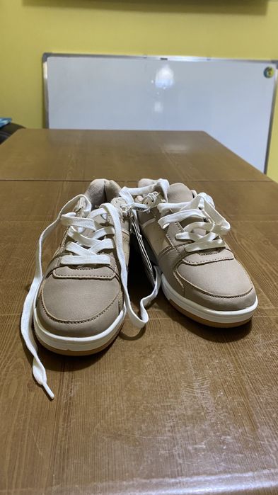 Чисто нови обувки Zara