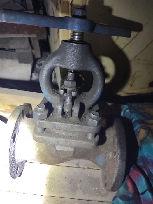 Продам Задвижки краны