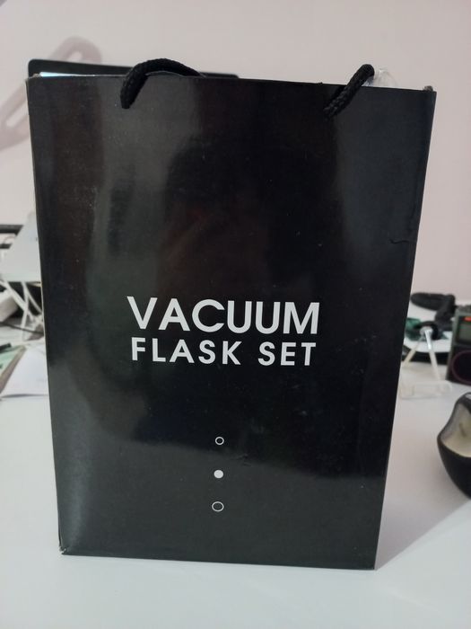 Термос и 2 кружки подарочный набор