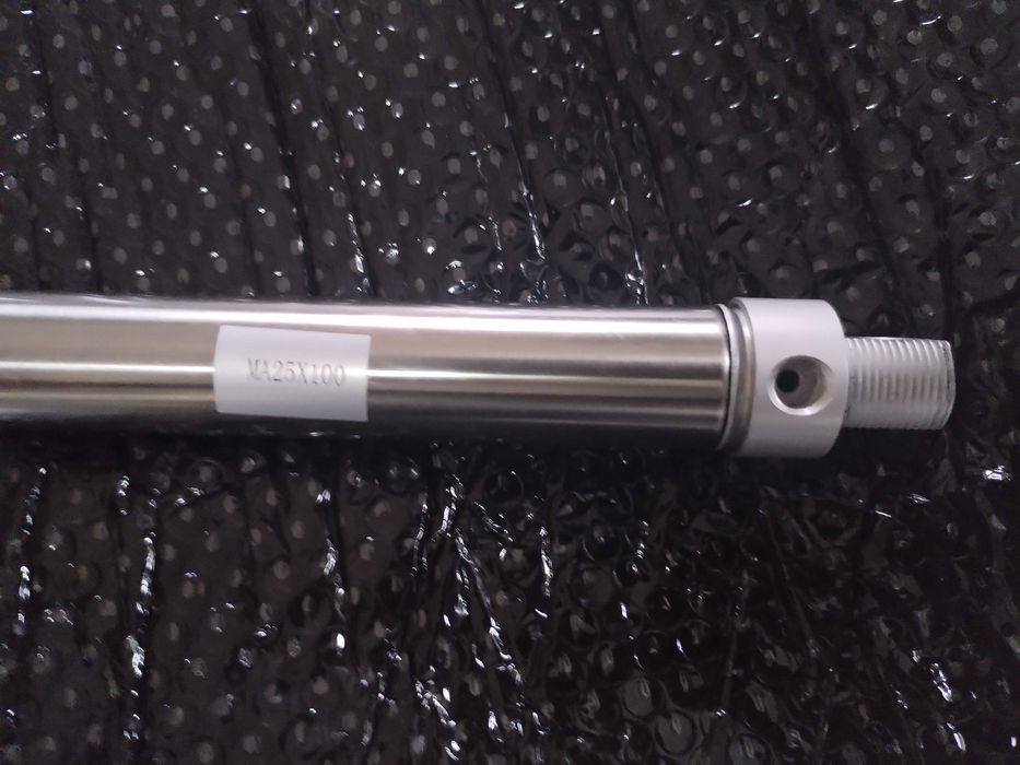 Piston cilindru pneumatic