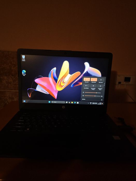 Laptop Hp i3 a 8 a generatie windows 11