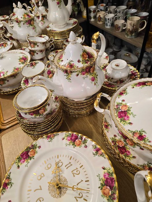 140 части !Royal Albert – Old Country Roses!
140 части  24K позлата !