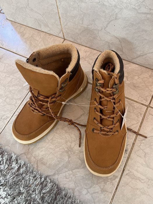 Продавам детски боти за момче