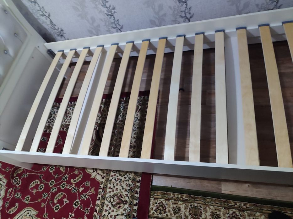 Бир адамдык кроват