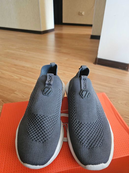 Кроссовки текстильные до 39 размера 3000 тенге