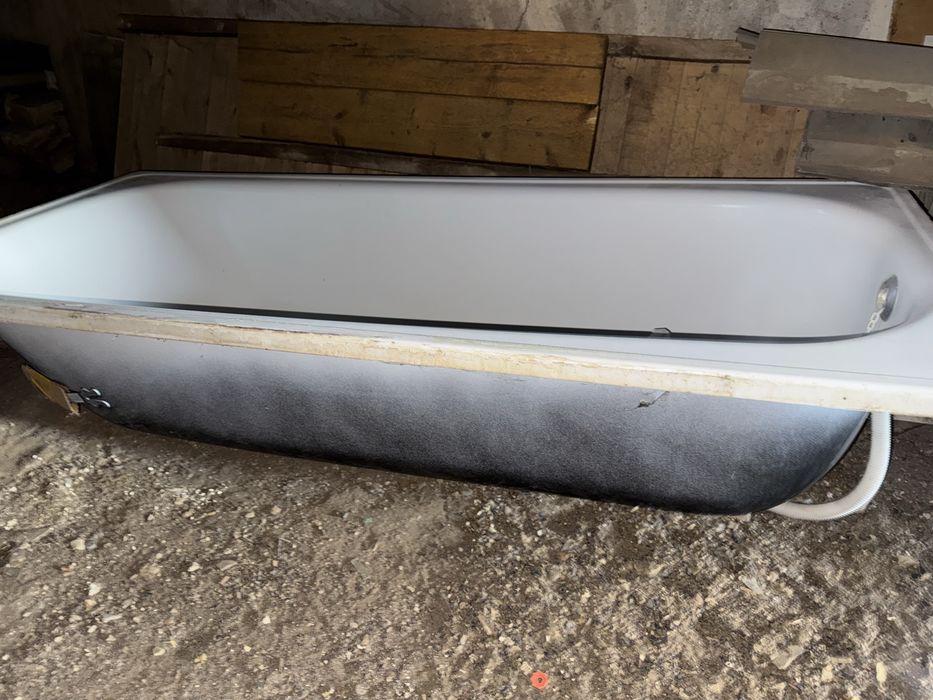 Продам ванну  глубокая широкая