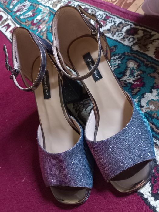 Kelinlar oyoq kiyimi