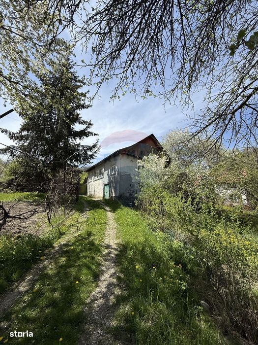 Casă  de vânzare în zona Câmpulung înconjurată de natura