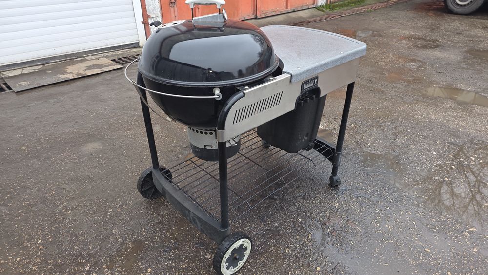 Грил weber на дървени въглища с поставка