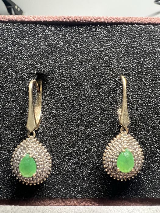 Продам серьги с брилиантом