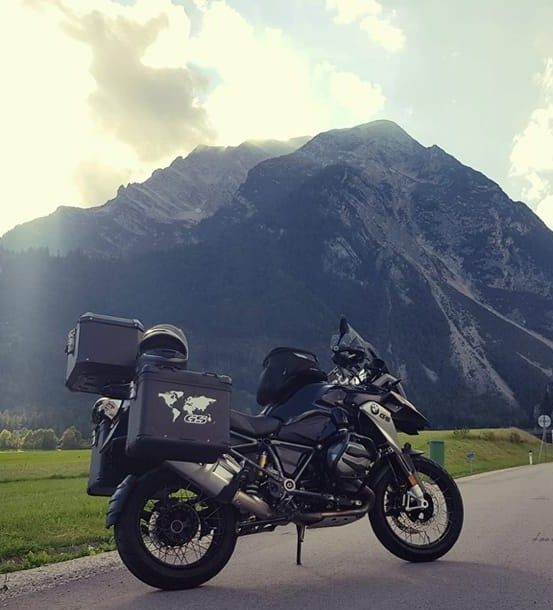 Set 2 cutii laterale moto aluminiu (2x48l)