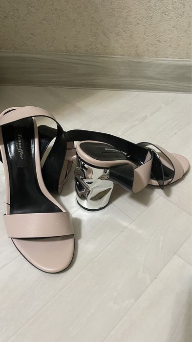 Платья нарядные , обувь