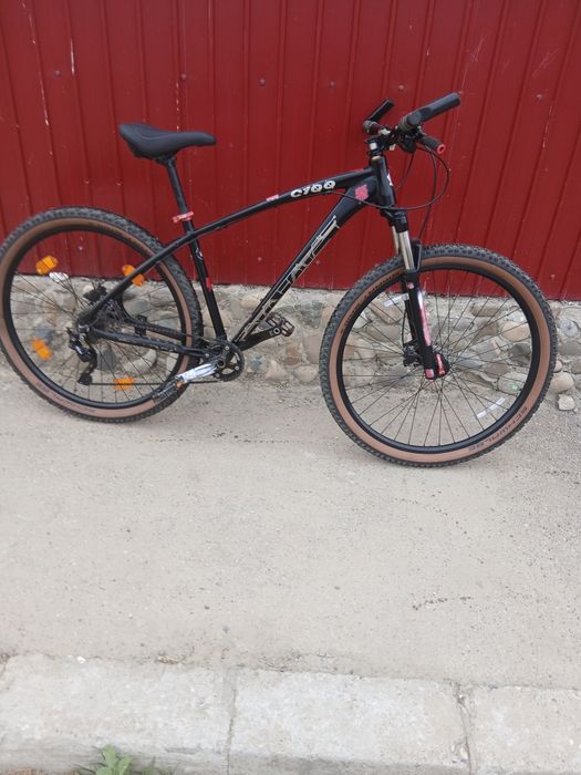 Vând bicicleta C100 în stare bună are roți de 29 și frâne pe ulei