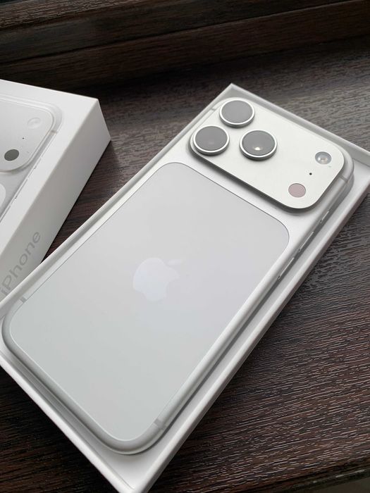 iPhone 17 PRO Silver ( ALB) ca NOU in cutie 256 GB Liber 5G Garantie