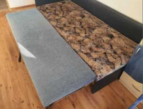 Canapea Recameu Pat extensibil 190 x 80, se extinde în lateral, este julit intr-un colt, trebuie sters de praf, dar se aduna si se extinde perfect
