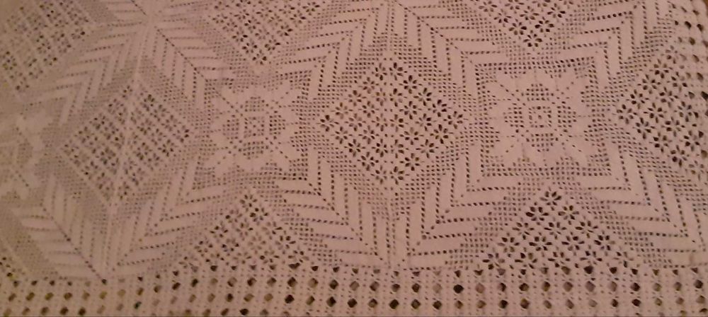 Плетива на една кука. Карета, Покривки за маси, дивани и т.н.