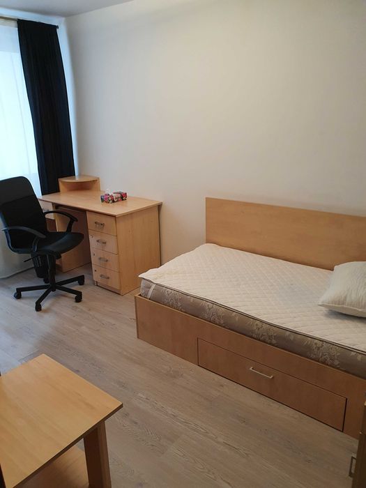 Inchiriez apartament 4 camere in zona 22 Decembrie , Targu-Mures, la 10 minute de UMFSt si Spitalul judetean.