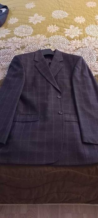 продавам мъжки костюми