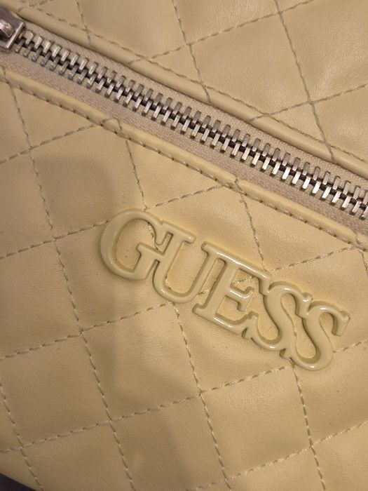 Дамска раница Guess
