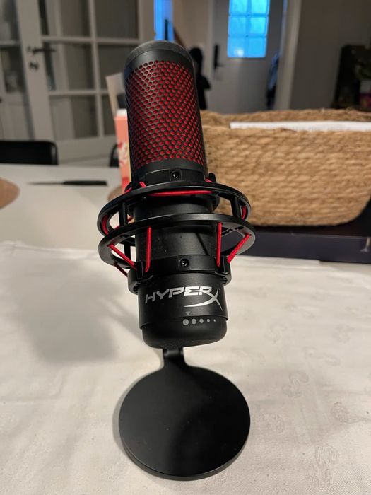 HyperX Quadcast микрофон
