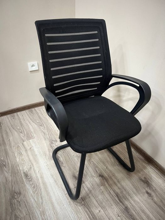 Кресла для офиса бу 11 шт состояние хороший