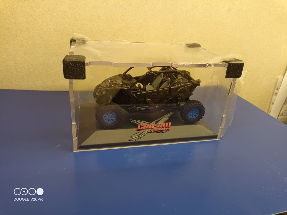 Модел в мащаб на can am Maverick X3