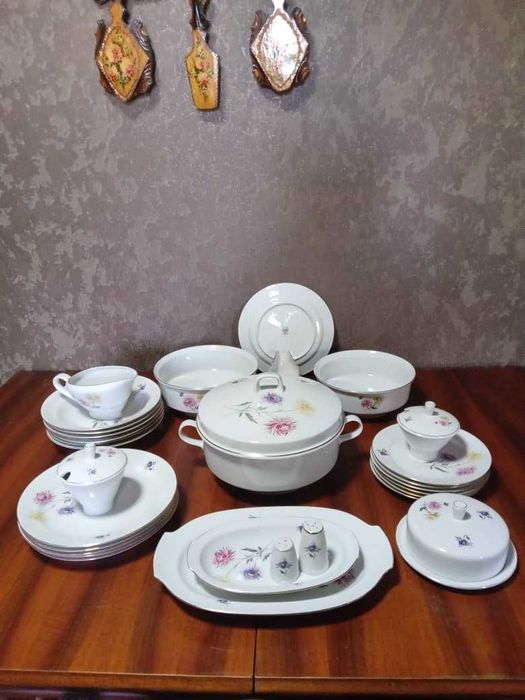 Столовый сервиз ГДР новый.