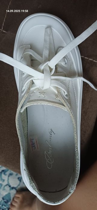 Продам кожаные кроссовки