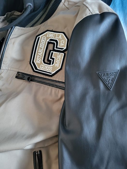 Оригинално яке на Guess размер М