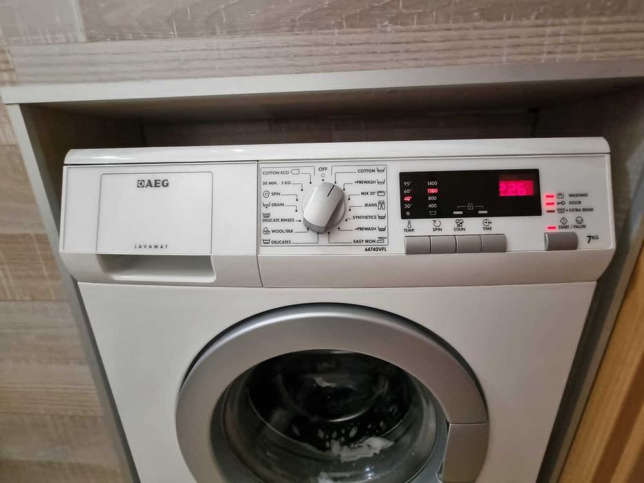 Продавам пералня  AEG L64740VEL