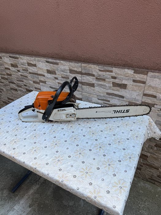Продавам бензинов моторен трион STIHL MS 261 C
