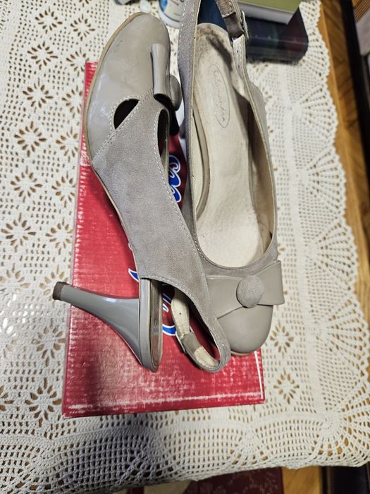 Vand pantofi dama, culoarea bej