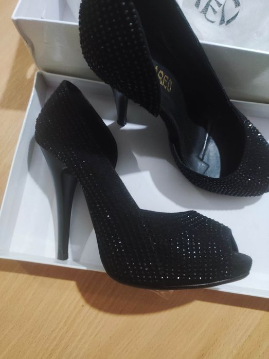 Продам туфли, очень красивую