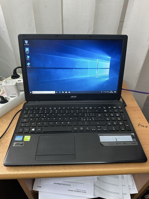 Acer gaming de culoare negru lucios  cu gri