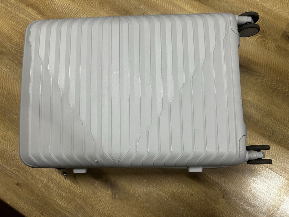 Чемодан продается